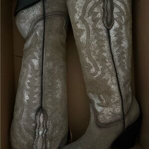 Stylish Gray Women's Cowgirl Boots